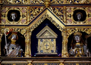 크산텐의 성 빅토르와 성녀 헬레나 흉상_photo by RomkeHoekstra_in the main altar of Shrine of St Victor of the Cathedral of St Viktor in Xanten_Germany.jpg